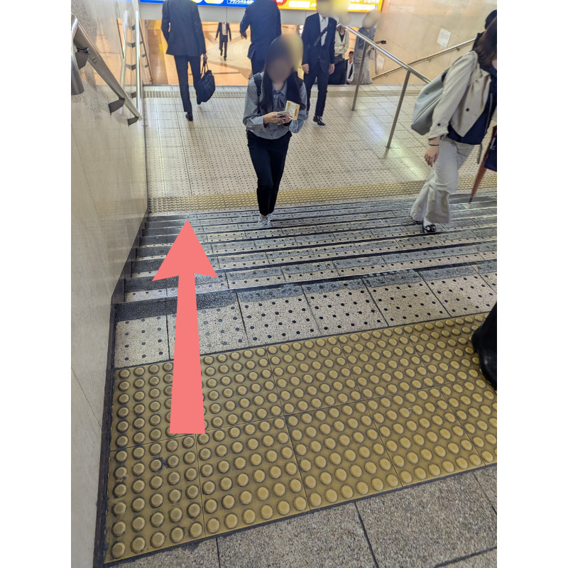 名鉄名古屋駅「北改札口」左の階段